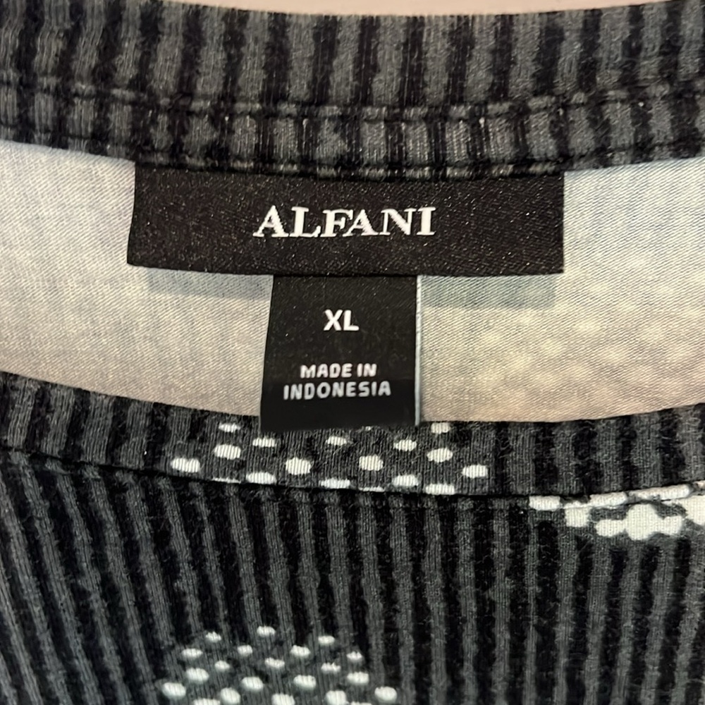 Alfani Black and White Patterned Short Sleeve Top - Picture 2 of 6